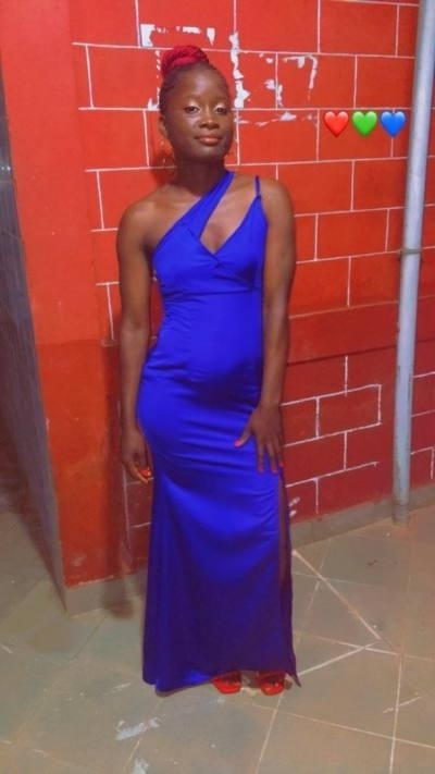 Danielle 23 Jahre Yaoundé  Kamerun