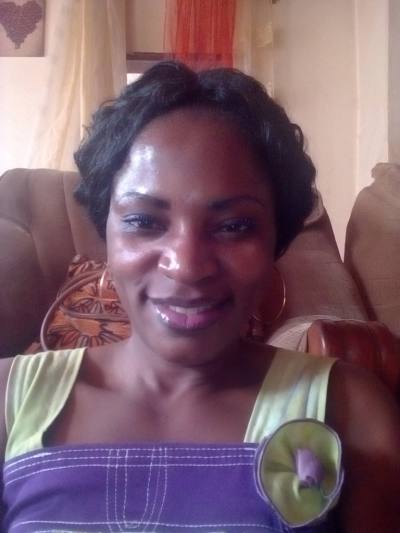 Maria 48 Jahre Yaoundé Kamerun