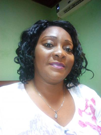 Marie 49 Jahre Douala Kamerun