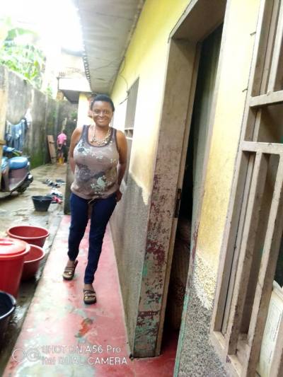 Rosalie 48 Jahre Yaounde Kamerun