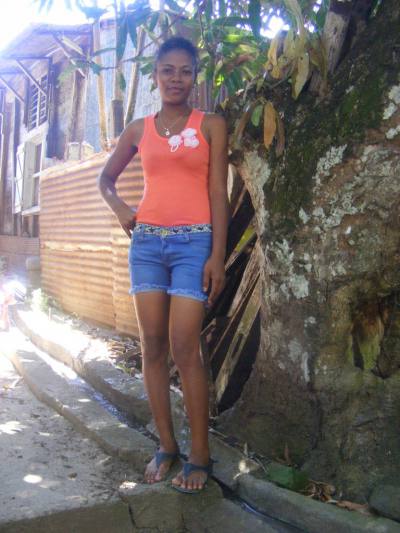 Cathelina 36 Jahre Sambava Madagaskar