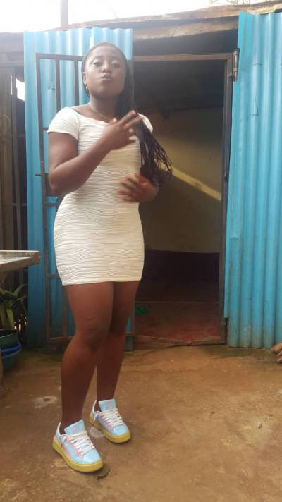 Thérèse 34 Jahre Yaoundé Kamerun