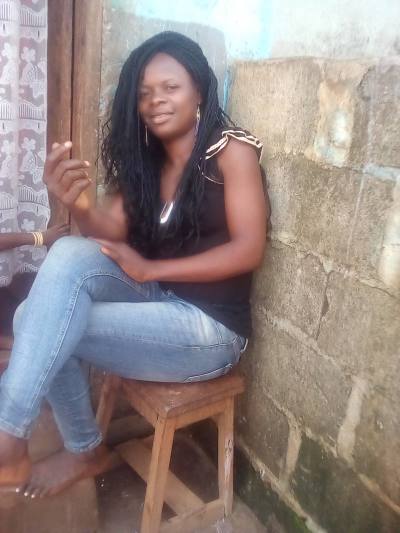 Marie 35 Jahre Douala Kamerun