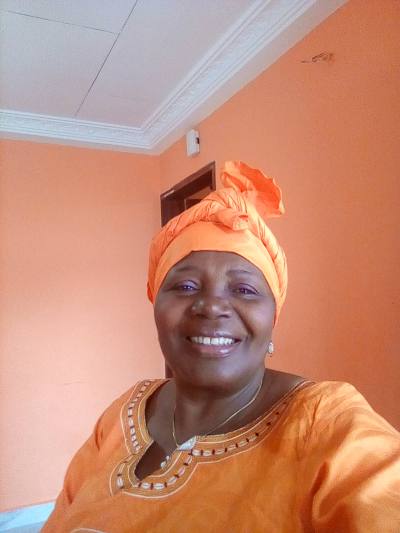 Lucie 67 Jahre Yaoundé Kamerun