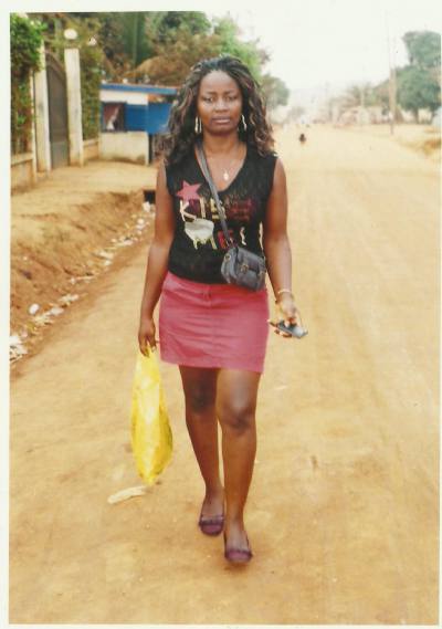 Josiane 43 Jahre Yaounde Kamerun