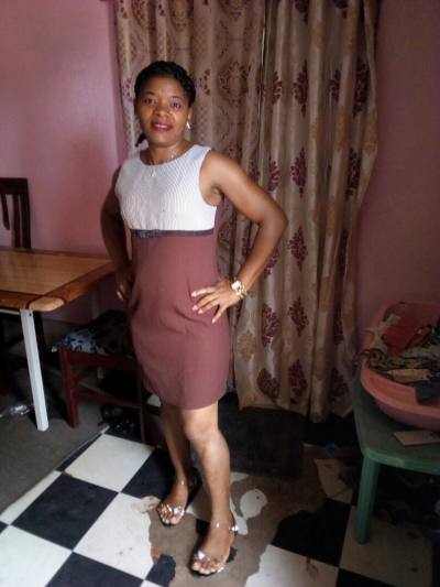 Blanche 43 ans Yaoundé Cameroun
