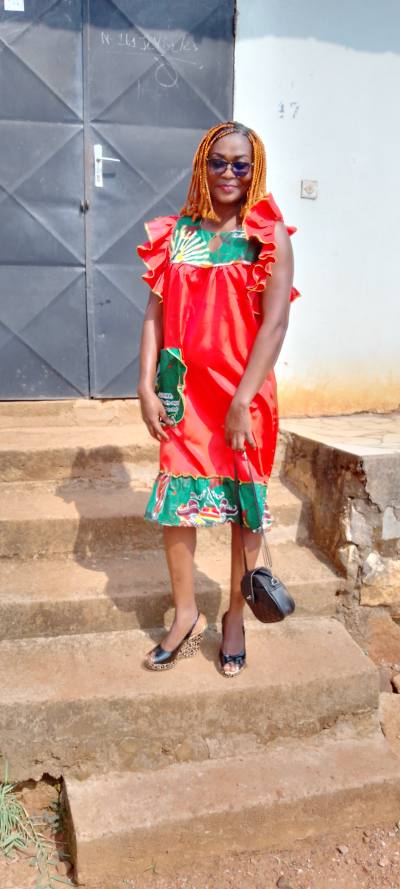 Julienne 33 Jahre Yaoundé 4 Kamerun