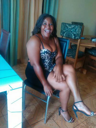 Malia 45 ans Yaounde Cameroun