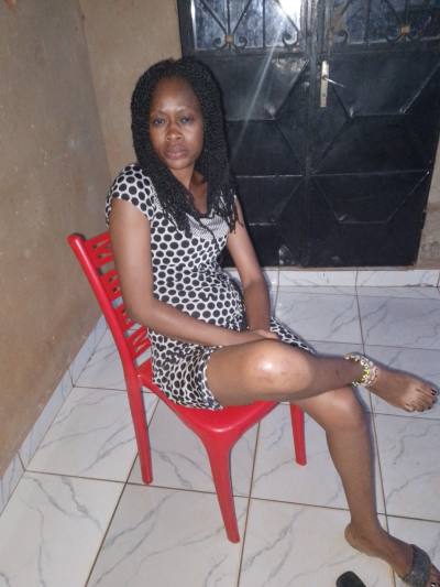 Emmanuelle 32 Jahre Nkolafamba Cameroun