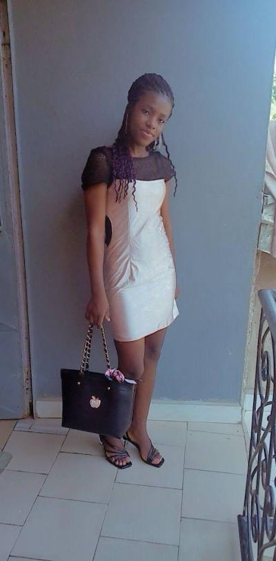 Paola 27 ans Douala Cameroun
