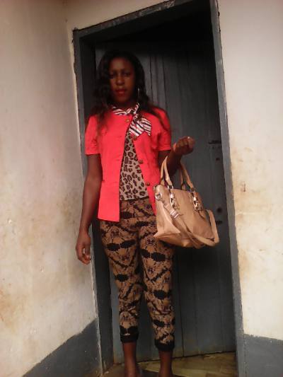 Estelle 32 Jahre Yaounde Kamerun