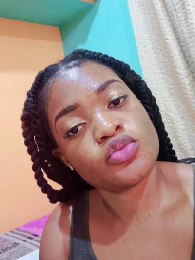 Grace 24 ans Yaoundé  Cameroun
