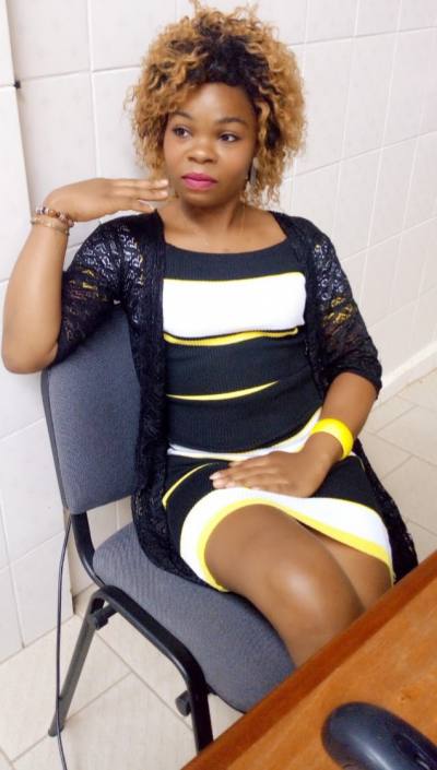 Delphine 29 ans Yaoundé Cameroun