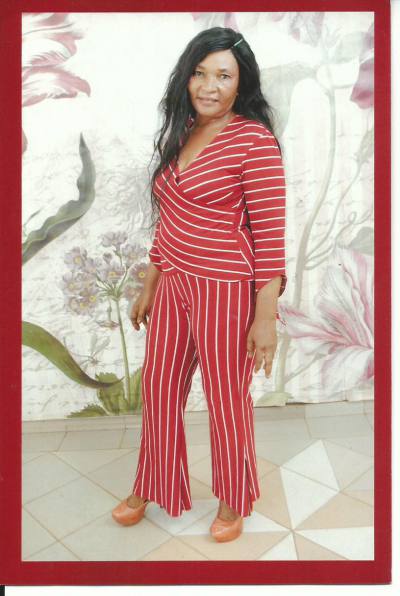 Marie claire 52 ans Yaoundé Cameroun