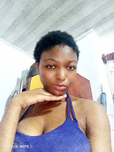 Lolita 22 ans Douala  Cameroun