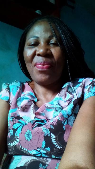 Flore 46 ans Yaoundé Cameroun