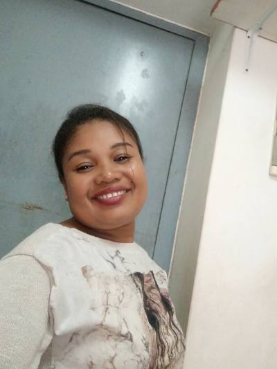 Rominah 27 ans Toamasina Madagascar