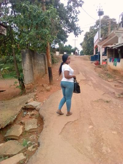 Stephanie 38 Jahre Yaoundé Kamerun