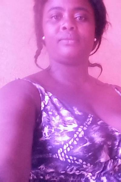 Ines 39 years Yaoundé Cameroon