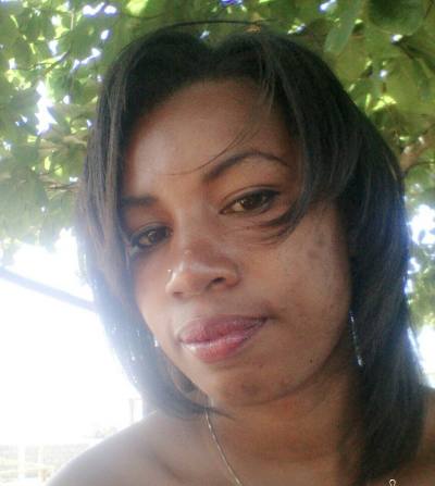 Stephanie 29 years Sambava Madagascar