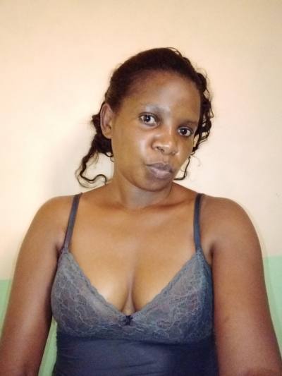 Justine 36 years Yaoundé Cameroun