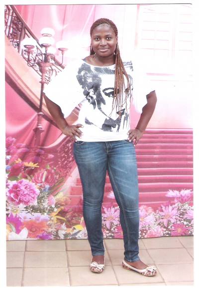 Agnes 38 Jahre Yaounde Kamerun