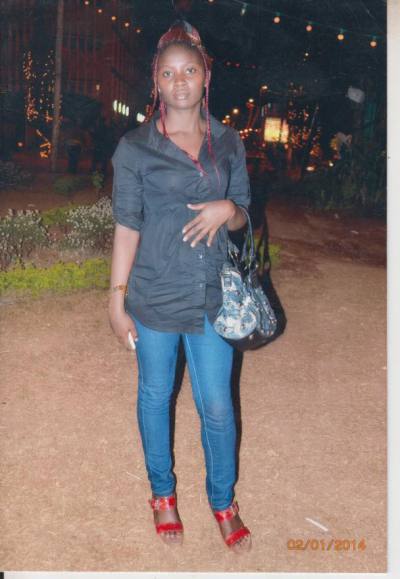 Claudine 34 Jahre Yaoundé Kamerun