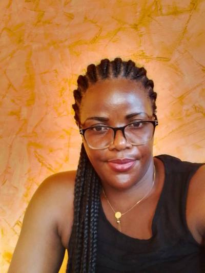 Christelle 32 Jahre Yaoundé  Kamerun
