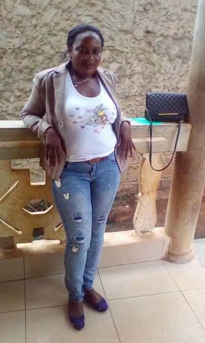Bernadette  44 ans Yaoundé Cameroun