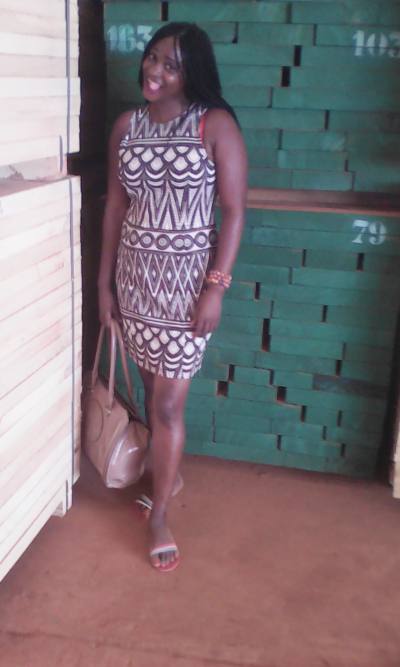 Albertine 40 ans Yaoundé Cameroun