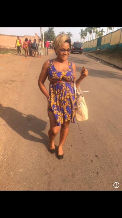 Francine 34 Jahre Mfoundi Kamerun