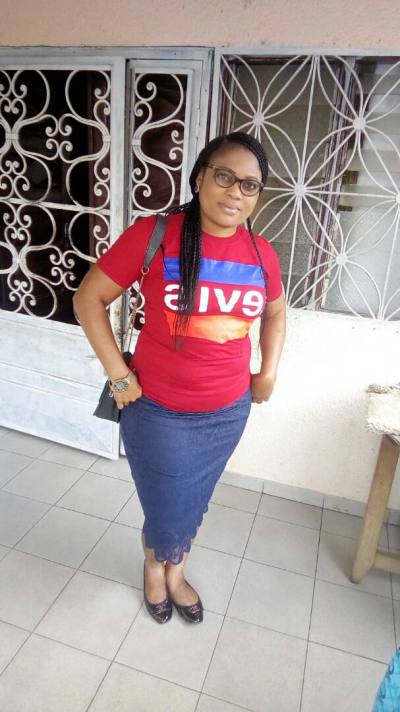 Nathalie 39 Jahre Douala  Kamerun