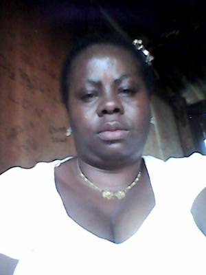 Emilienne 44 Jahre Yaoundé Kamerun