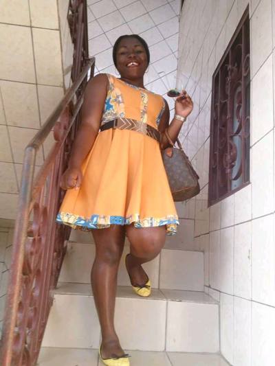 Laure 38 Jahre Douala Kamerun