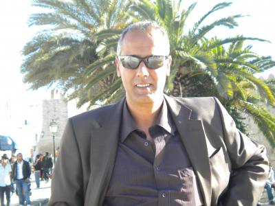Azzou 54 ans Alger Algérie