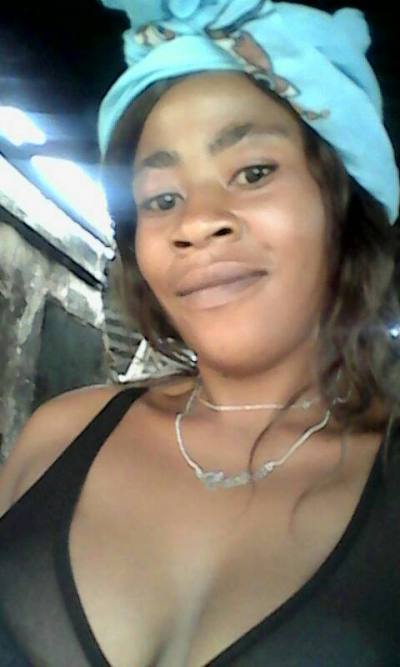 Marie france 33 ans Yaoundé Cameroun