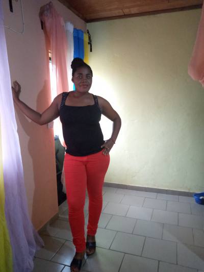 Rosine 36 Jahre Yaounde Kamerun