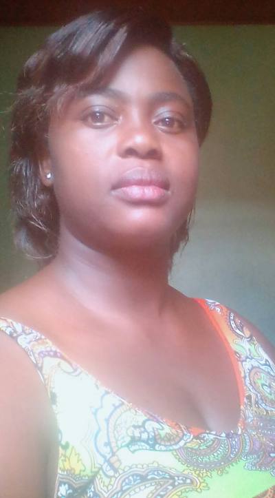 Ines 39 ans Yaoundé Cameroun