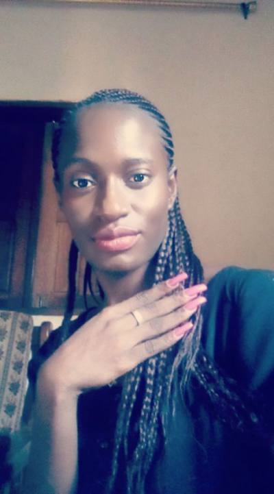 Marceline 26 ans Yaoundé Iv Cameroun