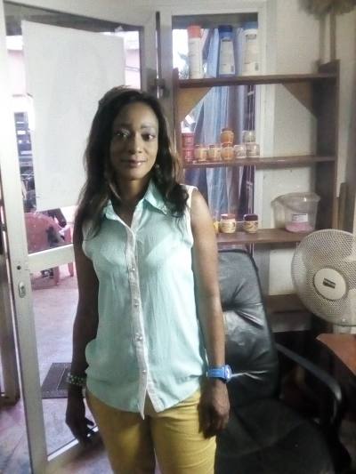 Chinellle 46 ans Yaoundé Cameroun