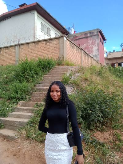 Lucina 22 ans Antananarivo  Madagascar