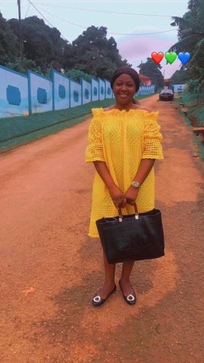 Elise 35 ans Yaoundé Cameroun