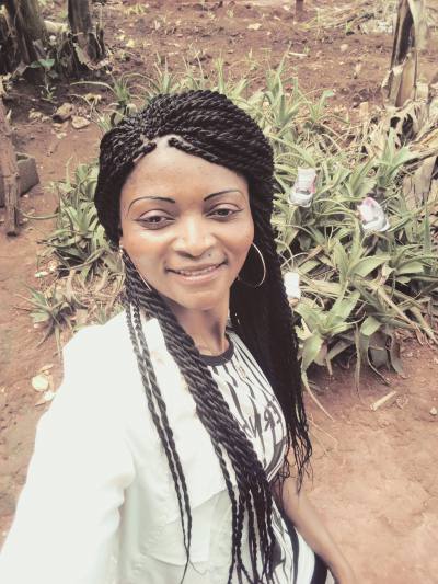 Nadine 37 Jahre Yaoundé Kamerun