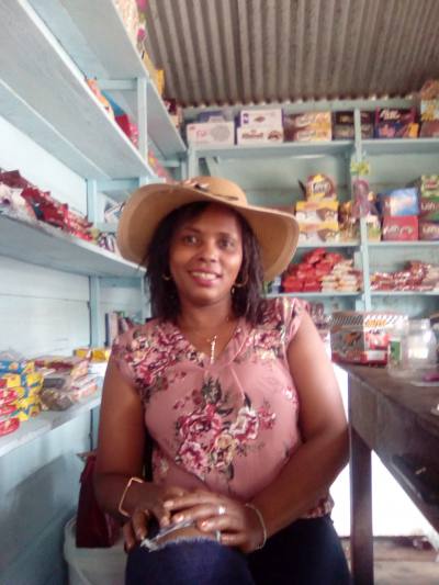 Olga 43 ans Toamasina Madagascar