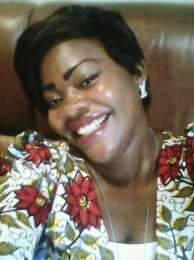 Jeanne 35 Jahre Yaoundé Kamerun