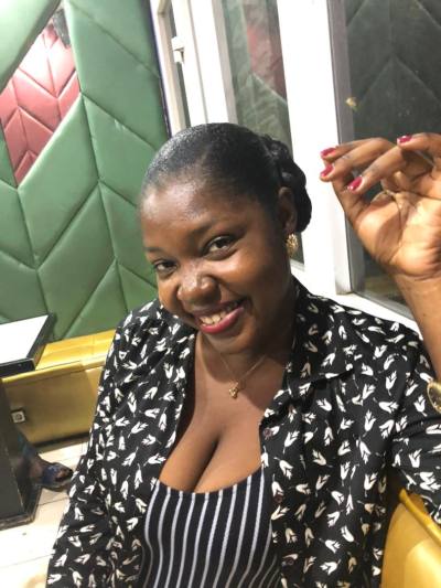 Madelene 33 ans Douala Cameroun