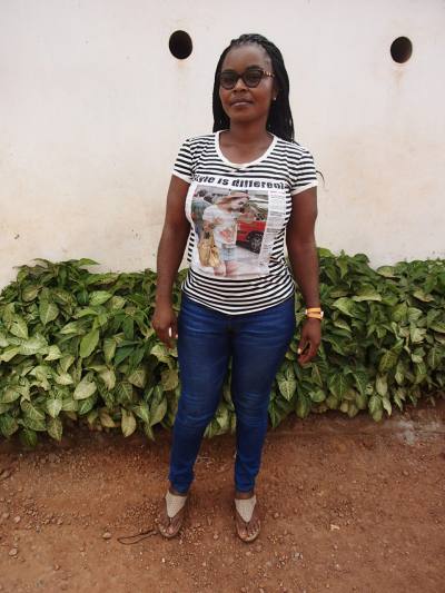Claudine 44 Jahre Yaoundé Kamerun