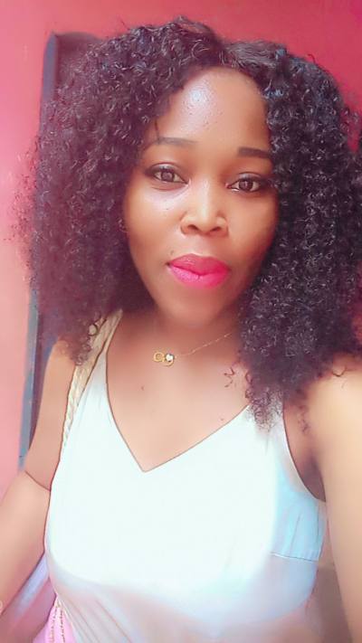 Adèle 32 ans Yaoundé  Cameroun