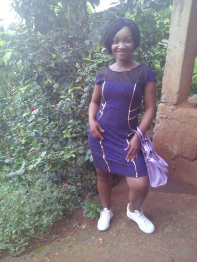 Francisca 33 Jahre Douala Kamerun