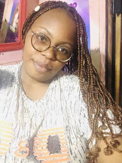 Latifa 25 ans Yaoundé Cameroun